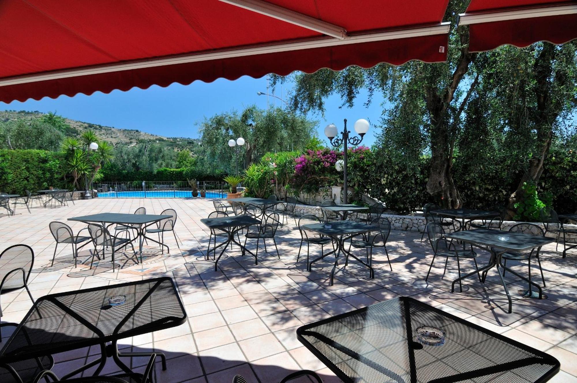 Hotel Apeneste 3*