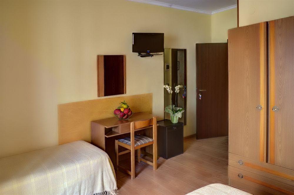 Hotel Apeneste 3*