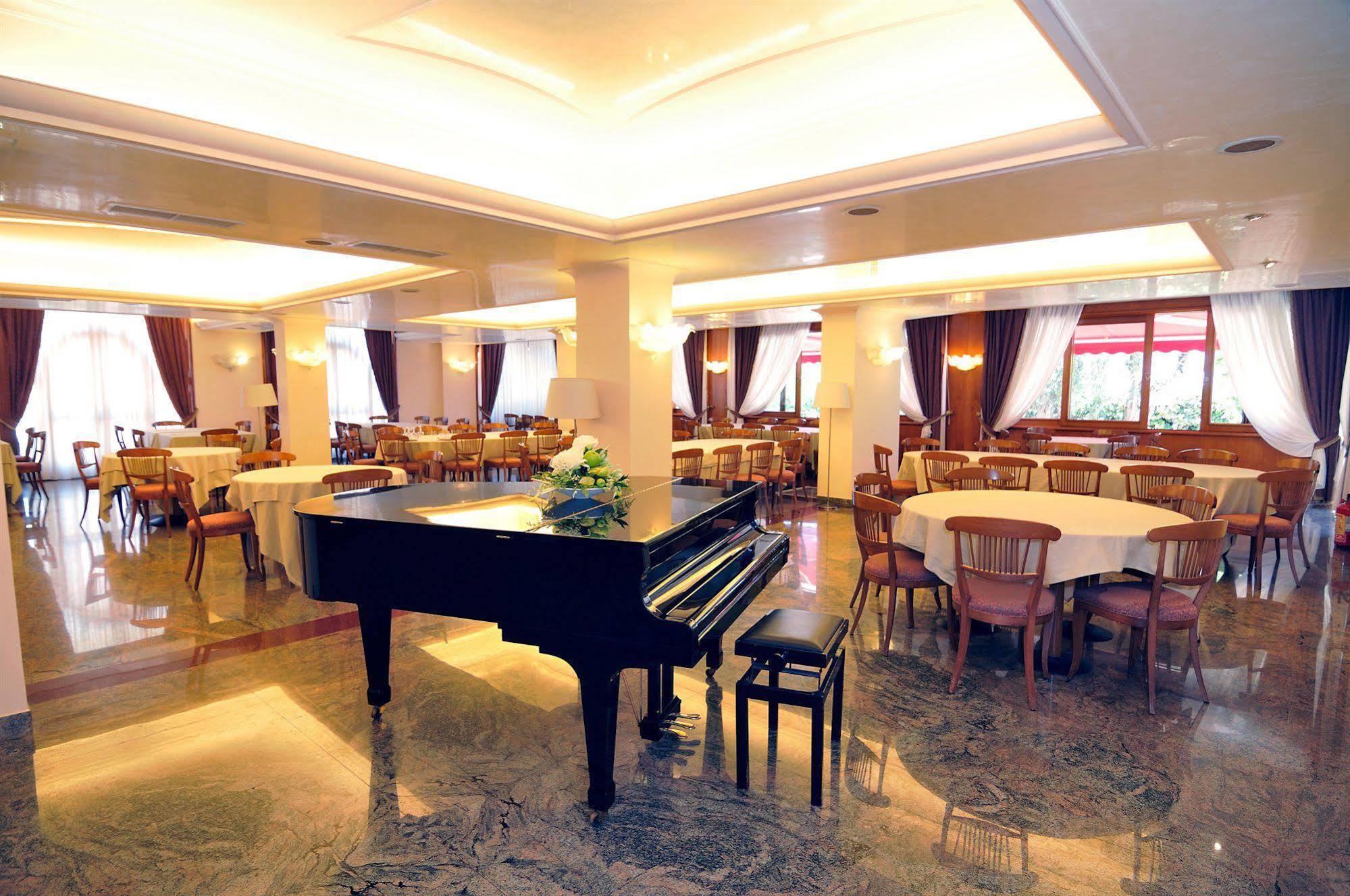 Hotel Apeneste 3*