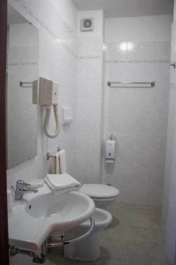 Hotel Apeneste 3*