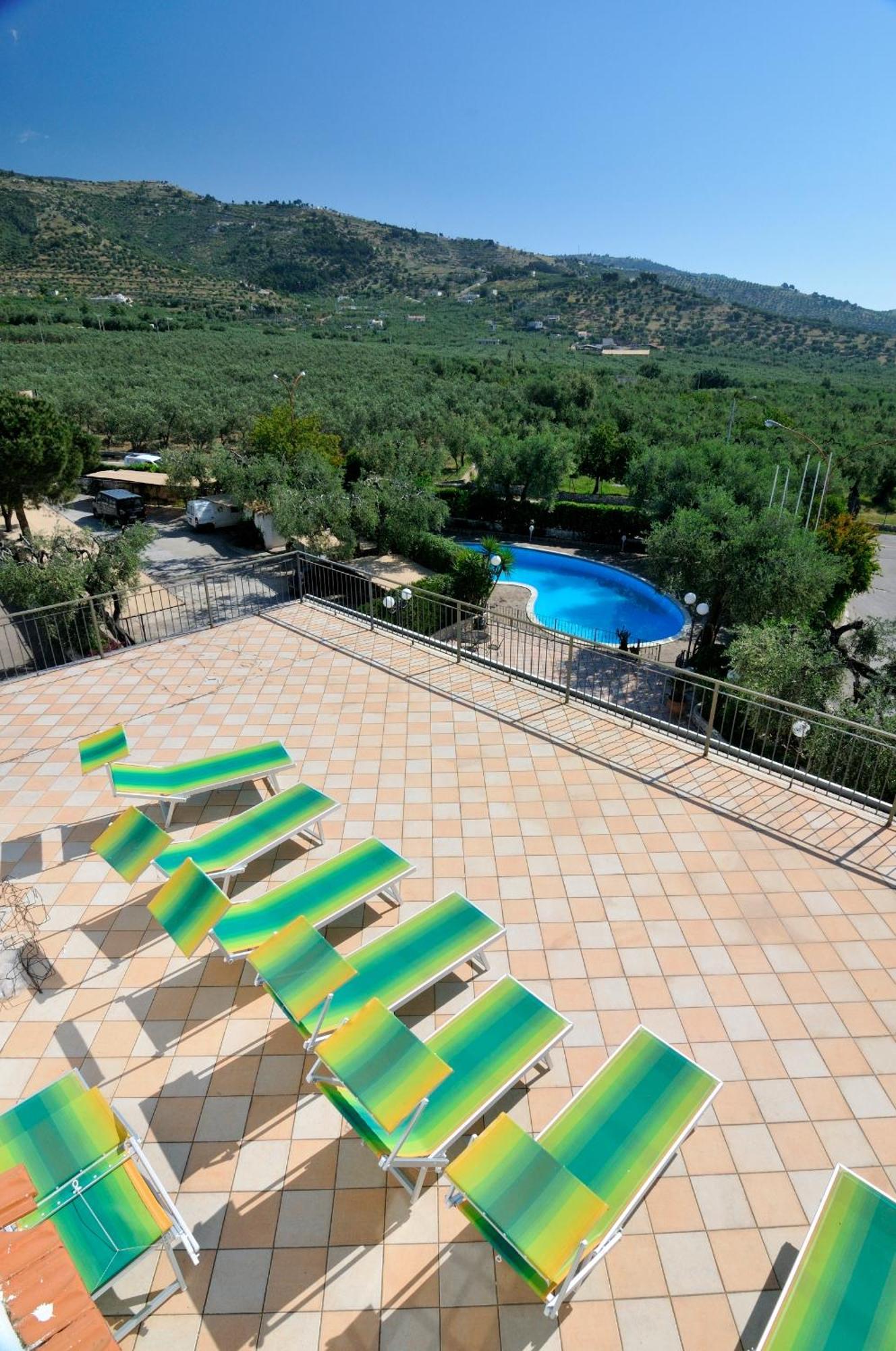 Hotel Apeneste 3*