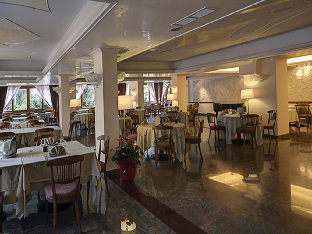 Apeneste Hotel