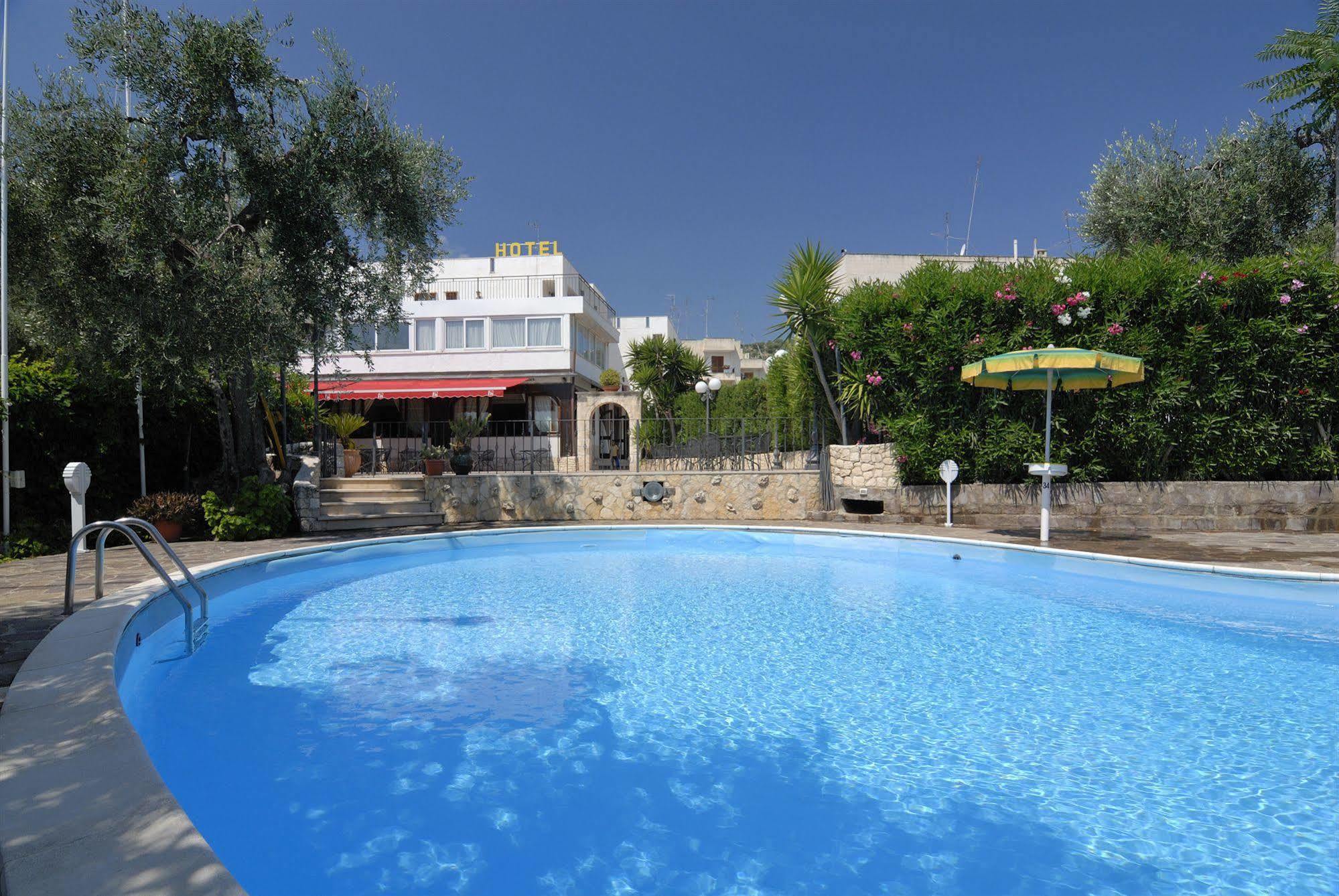 Hotel Apeneste 3*